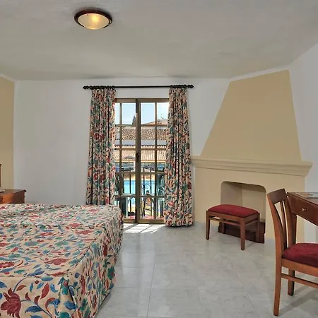 Globales Cortijo Blanco 3* מארבלה